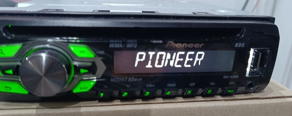Pioneer DEH-142OUB Radio casetofon auto