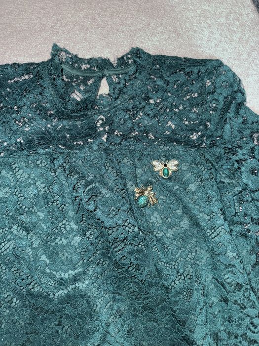Зелена дантелена рокля