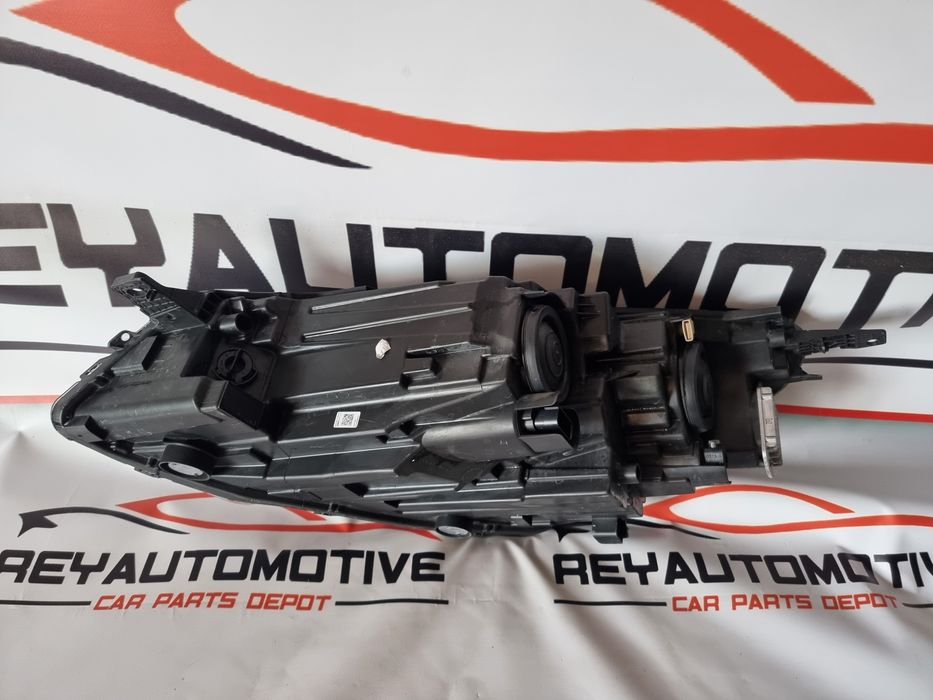 Far dreapta halogen led Ford Kuga dupa 2019 cod LV4B-13W029-AK