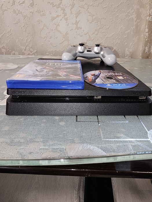 Плейстейшън 4 с две игри