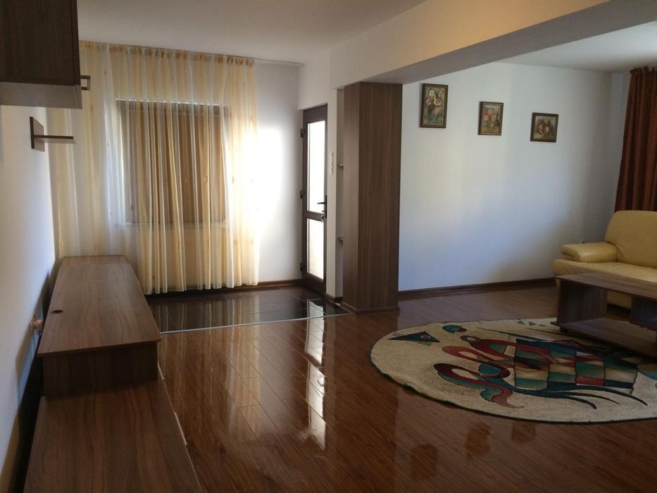 Vând casa in zona Copoului