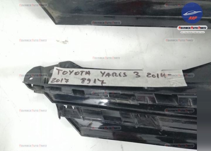 Оригинална централна решетка Тойота Ярис / Toyota Yaris XP130 [фейслиф