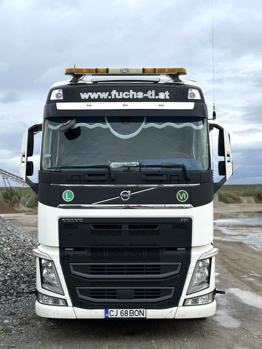 Cap tractor Volvo FH 540 6x4 si trailer extensibil Broshuis