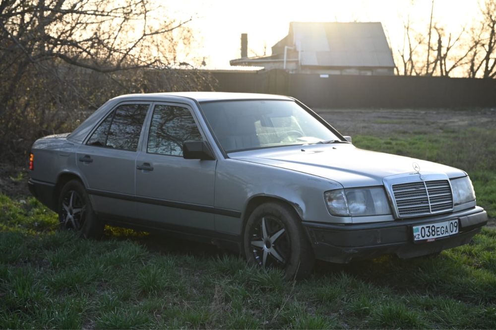 Mercedes-Benz E 230