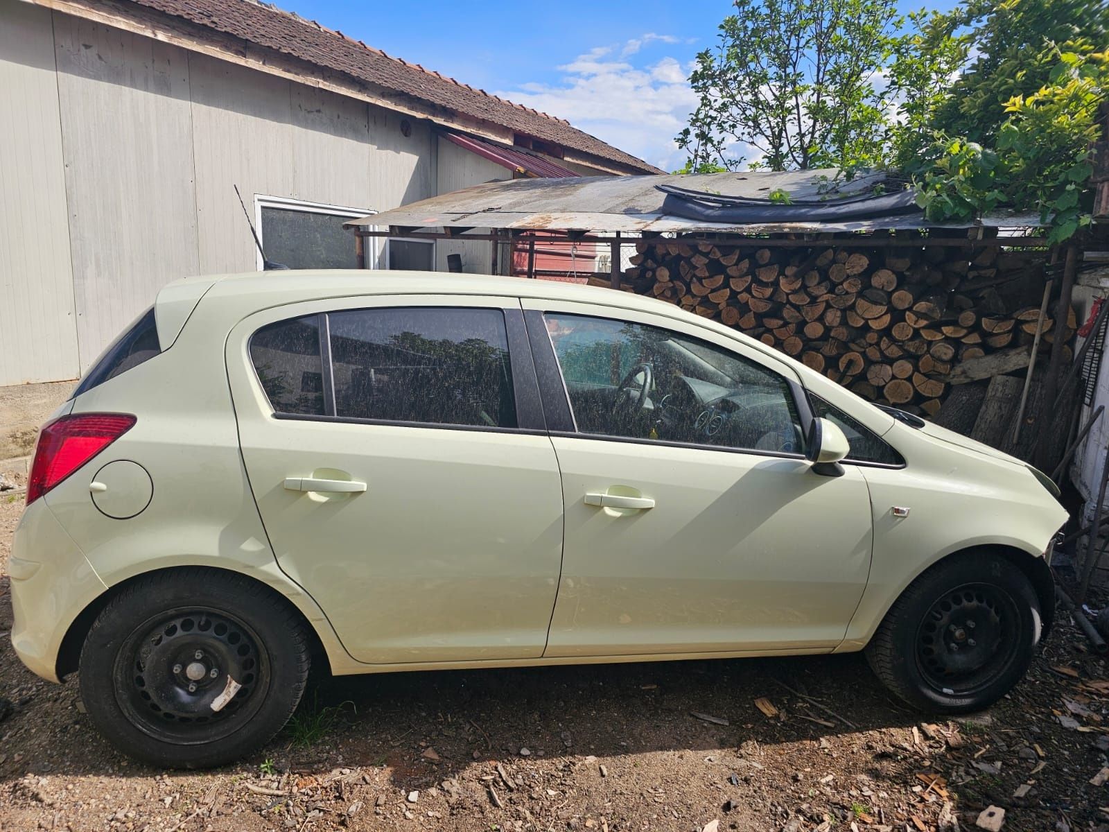 Opel corsa d 1.3 avariat 2011