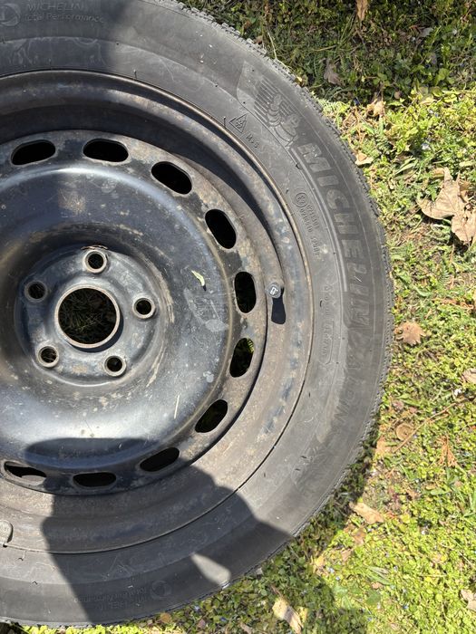 Vand 4 roti 205, 55, R16 jante otel cu cauciucuri de iarna Michelin Al