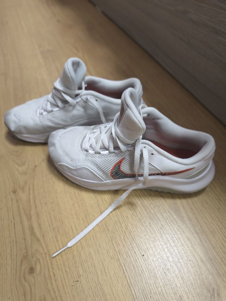Дамски маратонки Nike revolution