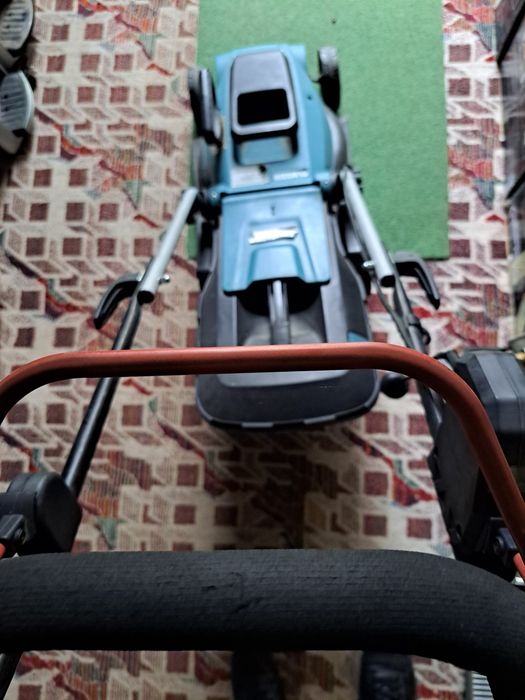 Masina gazon Makita ELM 3320 DEFECTA