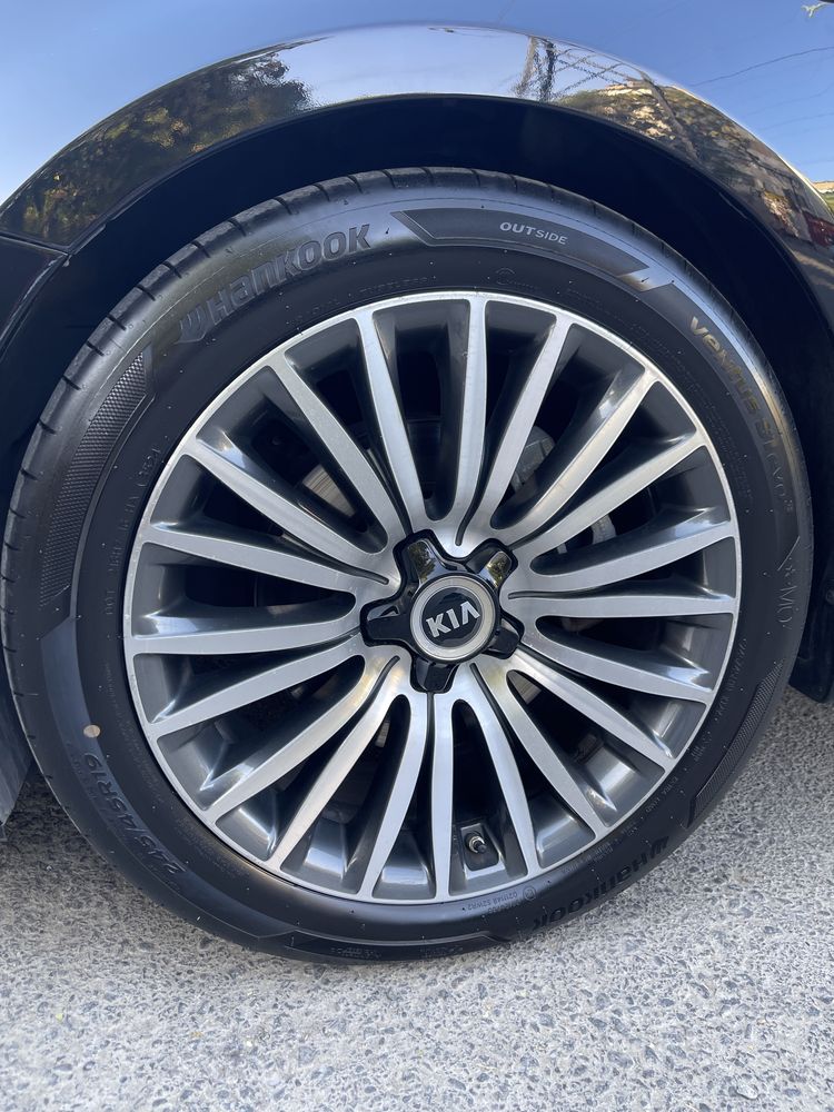Продам диски с шинами Kia K7 R19