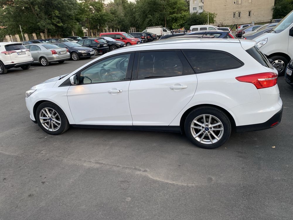 Vand Ford Focus an 2018 pret negociabil