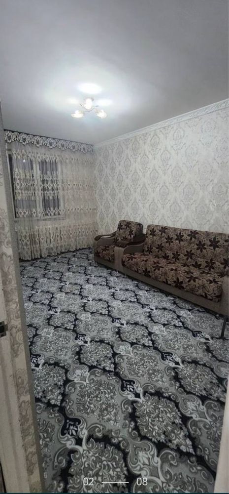 Ijaraga qizlar quyiladi oqiydigan ishlaydigan