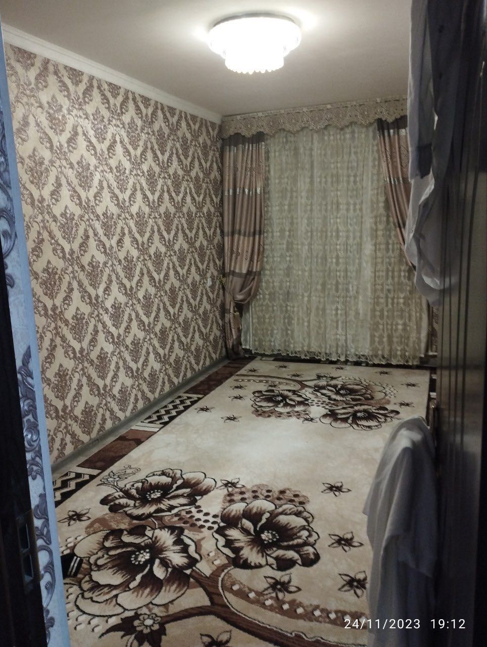 Olmazor metroga 3mlik yo’l 4 ta qiz kerak 800mingdan hama waroit bor.