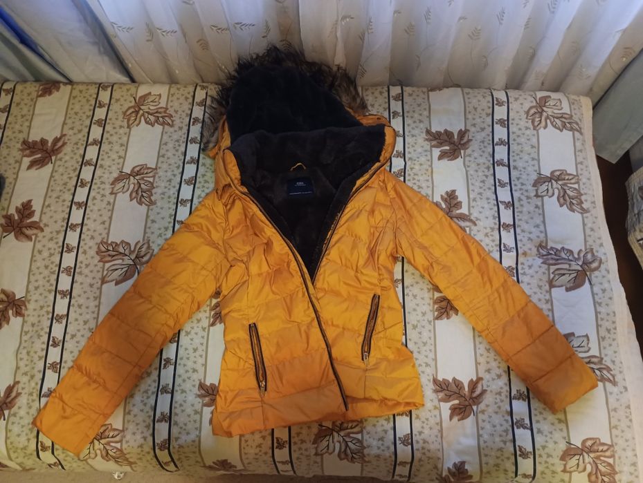 Зимно дамско яке на Зара с топла вата и качулка размер S