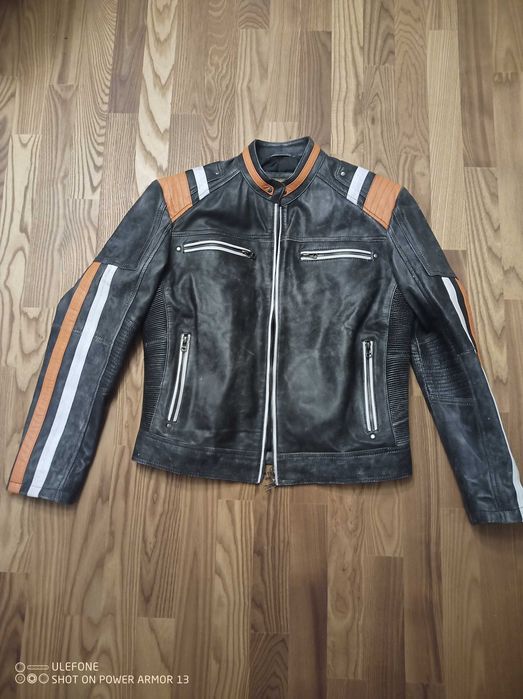 Продавам кожено яке.