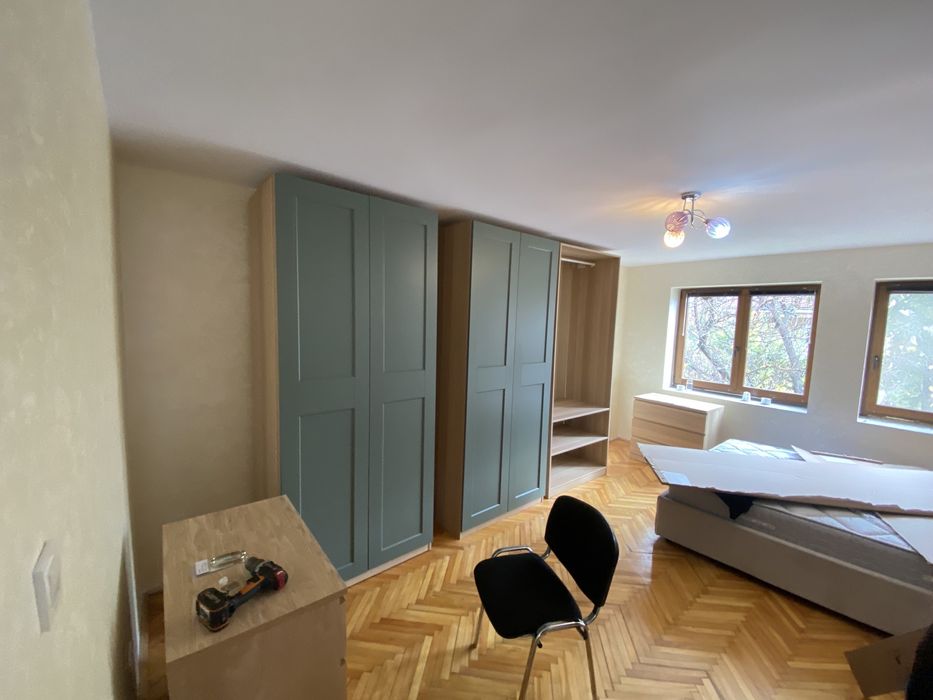 Montam si debarasam mobila. Dulapuri, paturi, bucatarii. La orice etaj