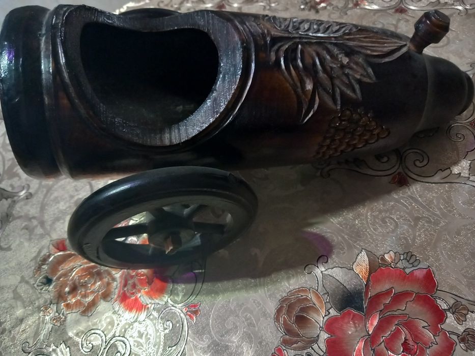 Suport decorativ din lemn sticlă/vin.