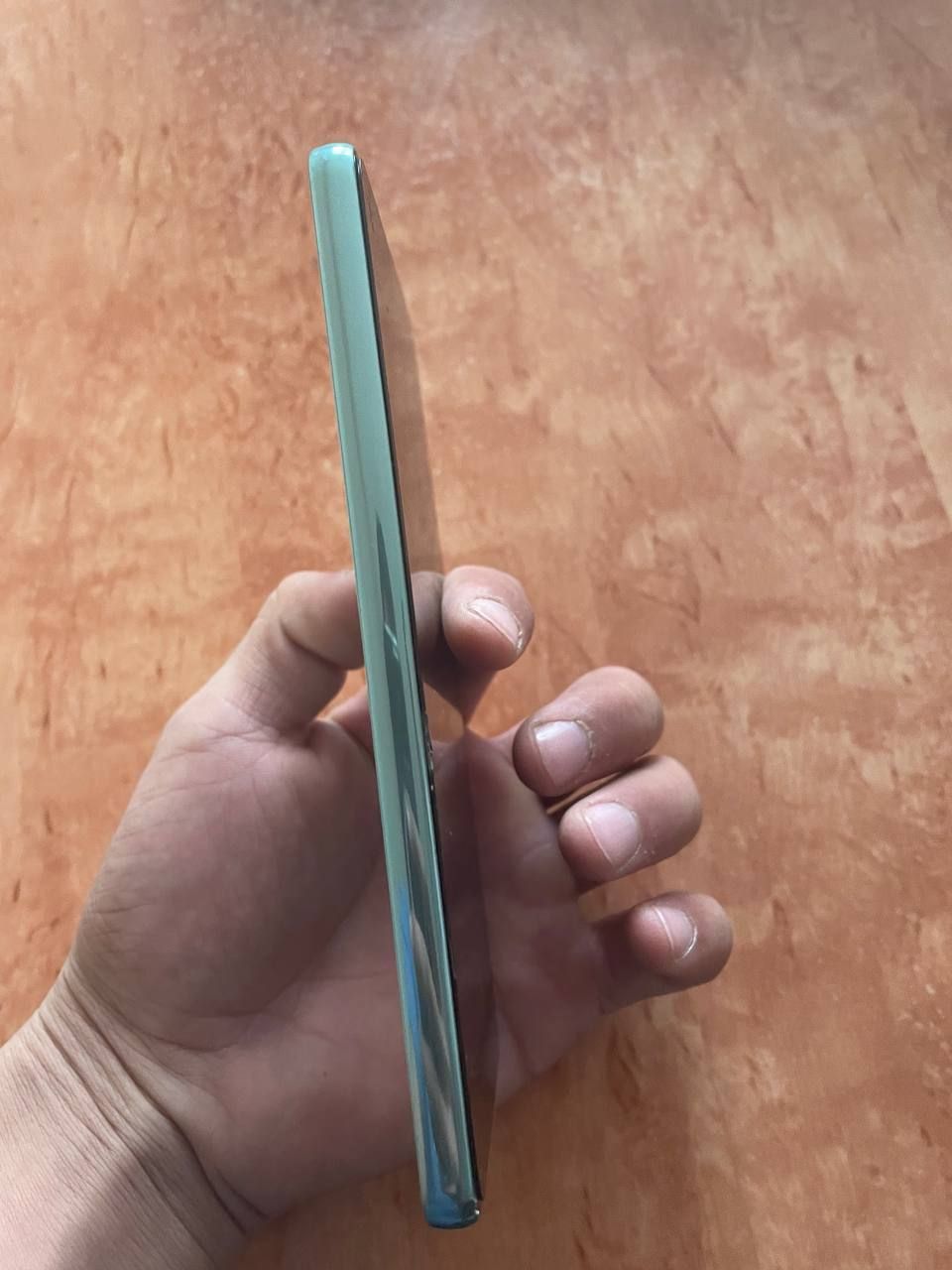 Assalomu alaykum telefon sotiladi abmen bor iphone 11. 12 dan tepasiga