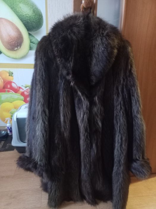 Продам шубу из меха енота