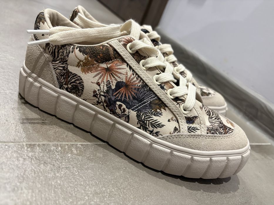 Нови обувки Medicine