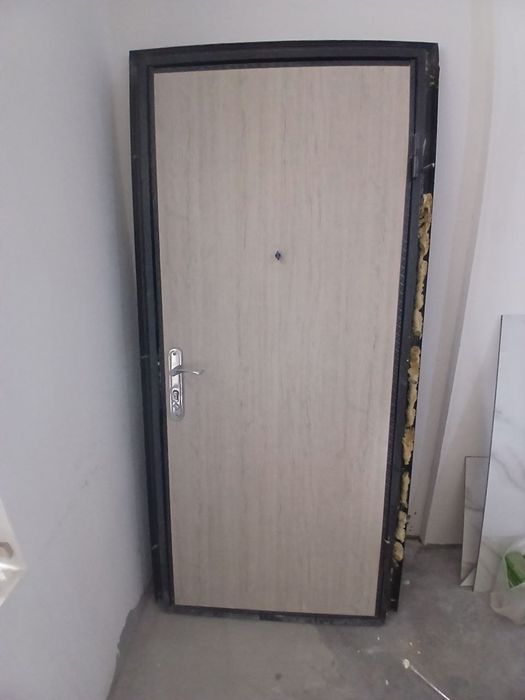 Holati a'lo darajadagi eshik sotiladi. ZUDLIK BILAN!!!