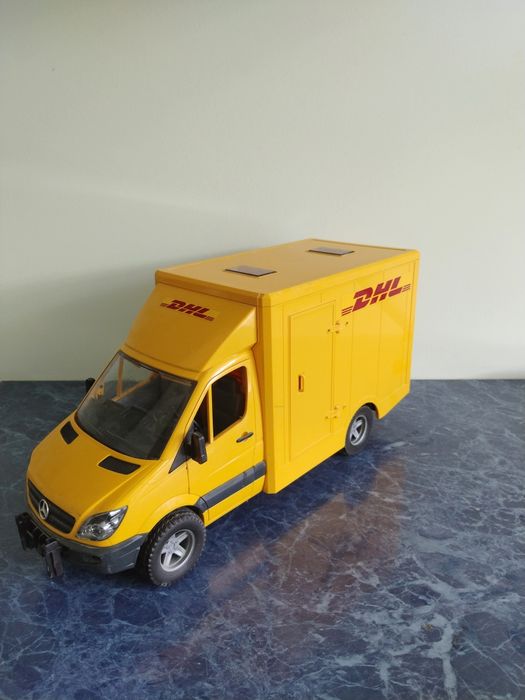 Игрушка Bruder Mercedes Sprinter DHL