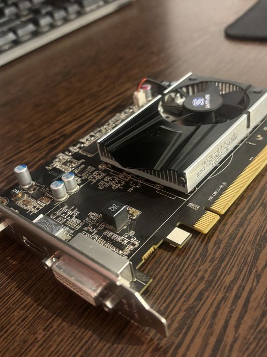 R7 240 2GB with boost placa video