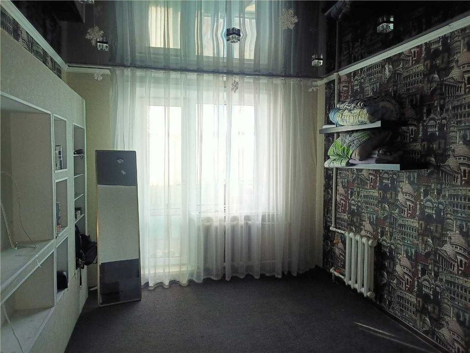 Продам 3-ком. кв. УП  на 8мкр., панель, 1995г., лифт работает