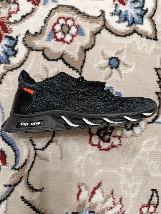 Продам кроссовки мужские