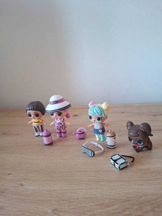 Vand lot cu 4 jucarii LOL