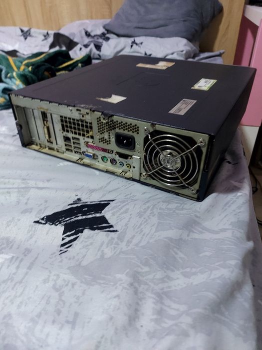 Vând calculator vechi .plata doar la livrare