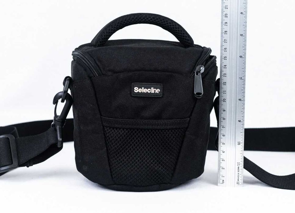 Geanta foto Selecline neagra. Dimensiuni: 16 x 16 x 10 cm