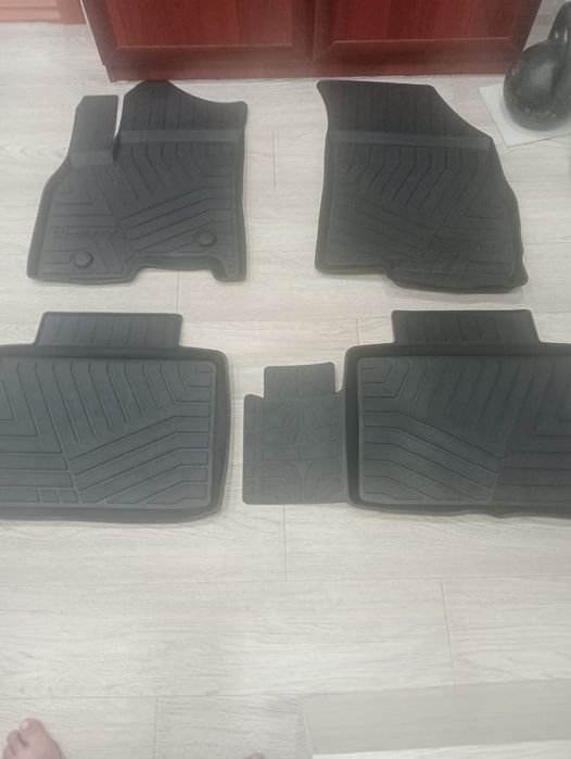 Продам полики на Черри 7 про