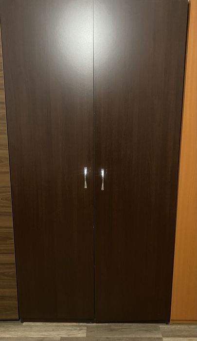 Dulap/Sifonier cu bara de haine si rafturi