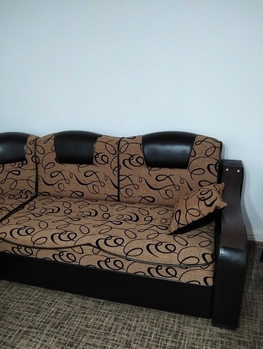 Vând canapea extensibilă în stare bună de funcționare