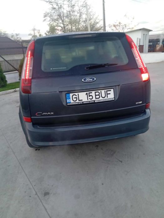 Vând mașina în condiție foarte buna