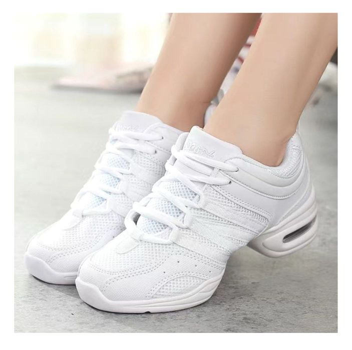 Кроссовки , джазовки .