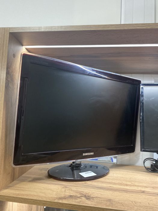 Монитор Samsung P2370HD LS23EMDKU/EN