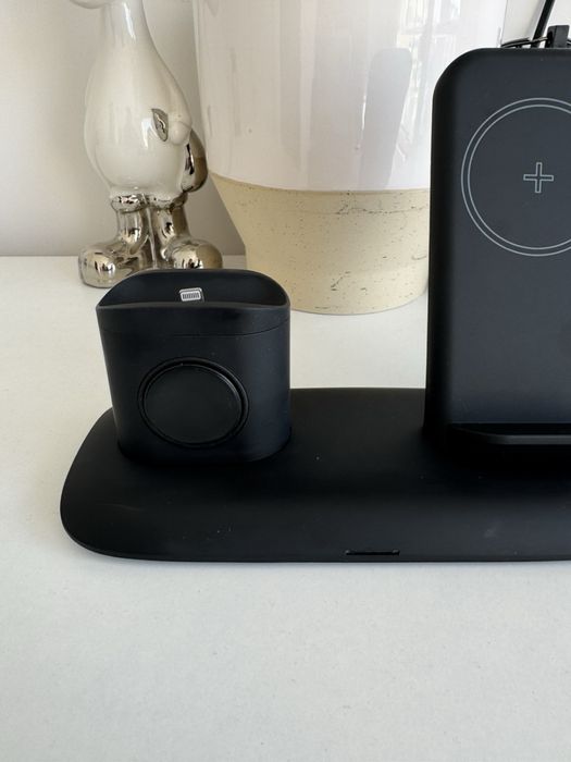 Безжична зарядна станция за iPhone