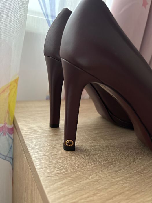 Обувки GUCCI размер 39