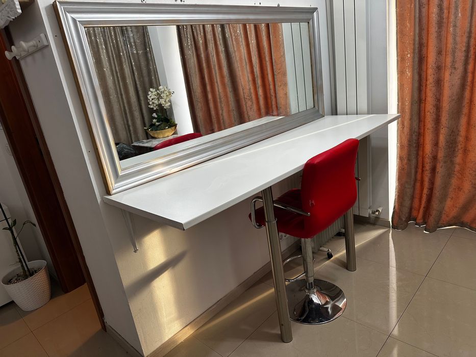 Vând masă scaun și oglindă make-up sau separat