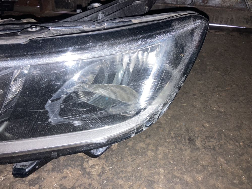 Far VW Passat B8 2014 - 2018 Far Stanga