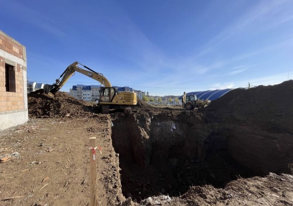 Pământ vegetal  Decopertări demolari Cladiri