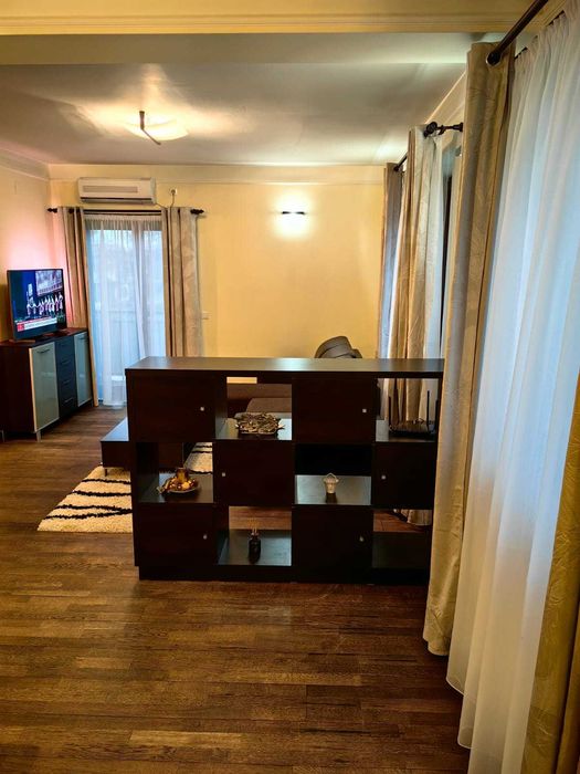 Proprietar, inchiriez apartament cu 3 camere de lux, etajul 1 din 4
