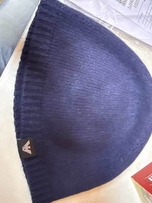 Продам шапку armani