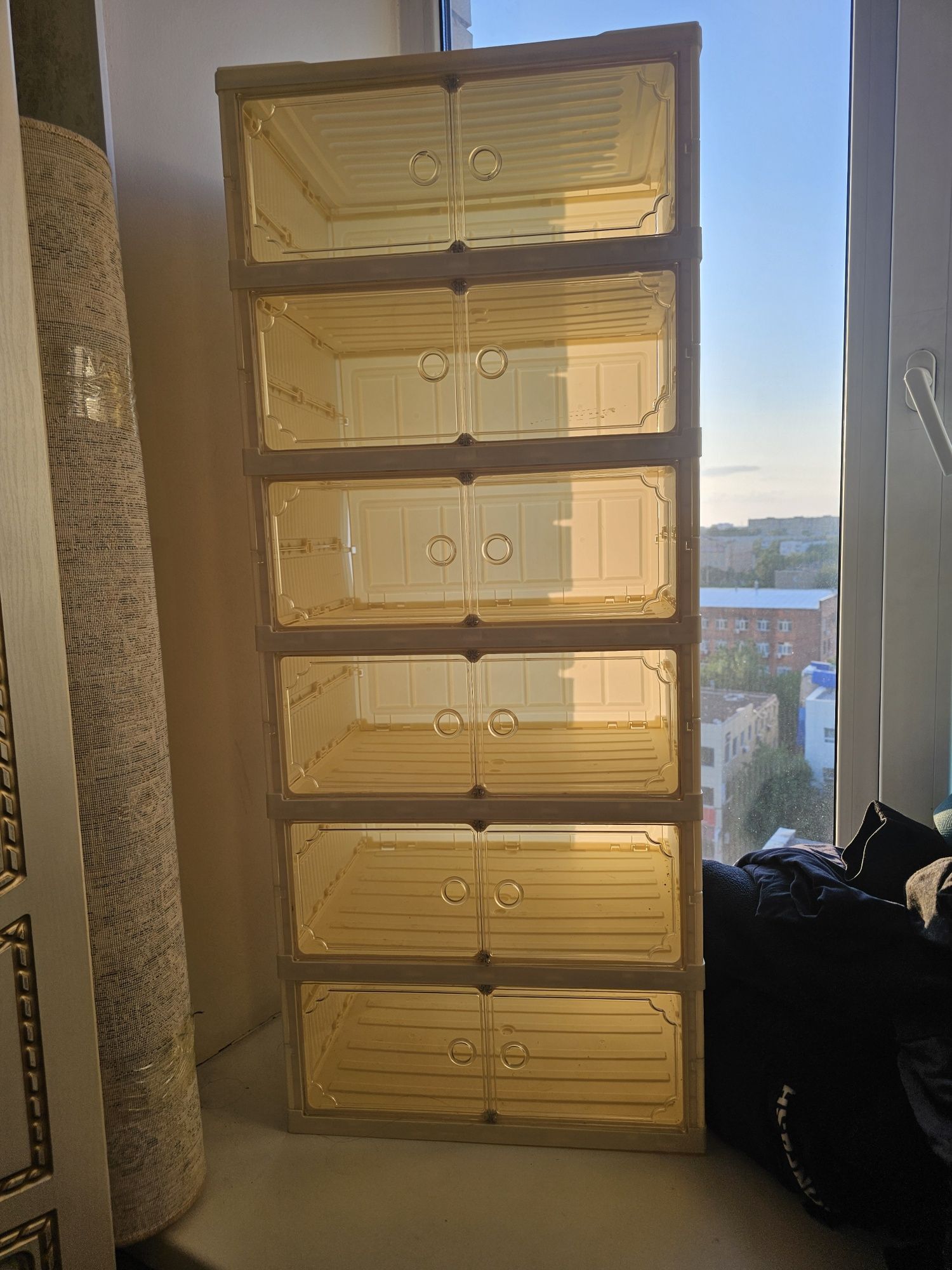 Продам отличную обувницу
