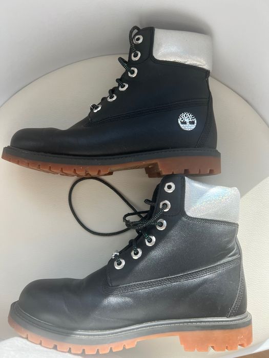 Кожени боти TIMBERLAND със зелени връзки 38номер.

Стелка : 23,5см