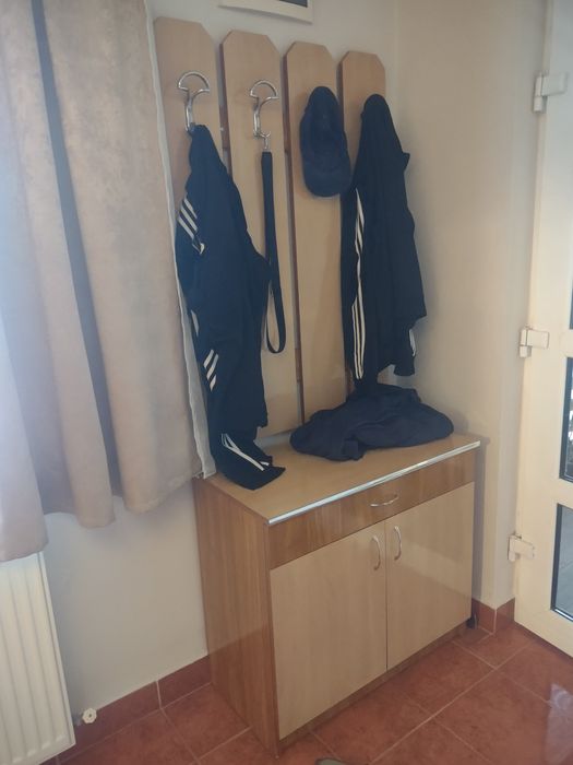 cuier haine intrare casa