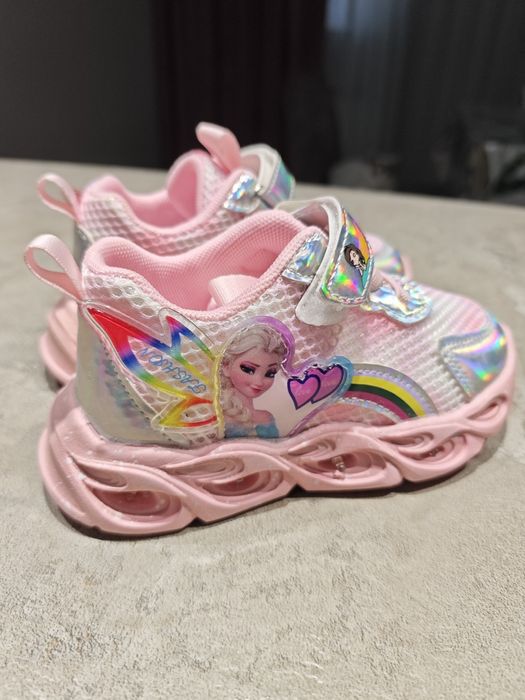 Кроссовки для девочки