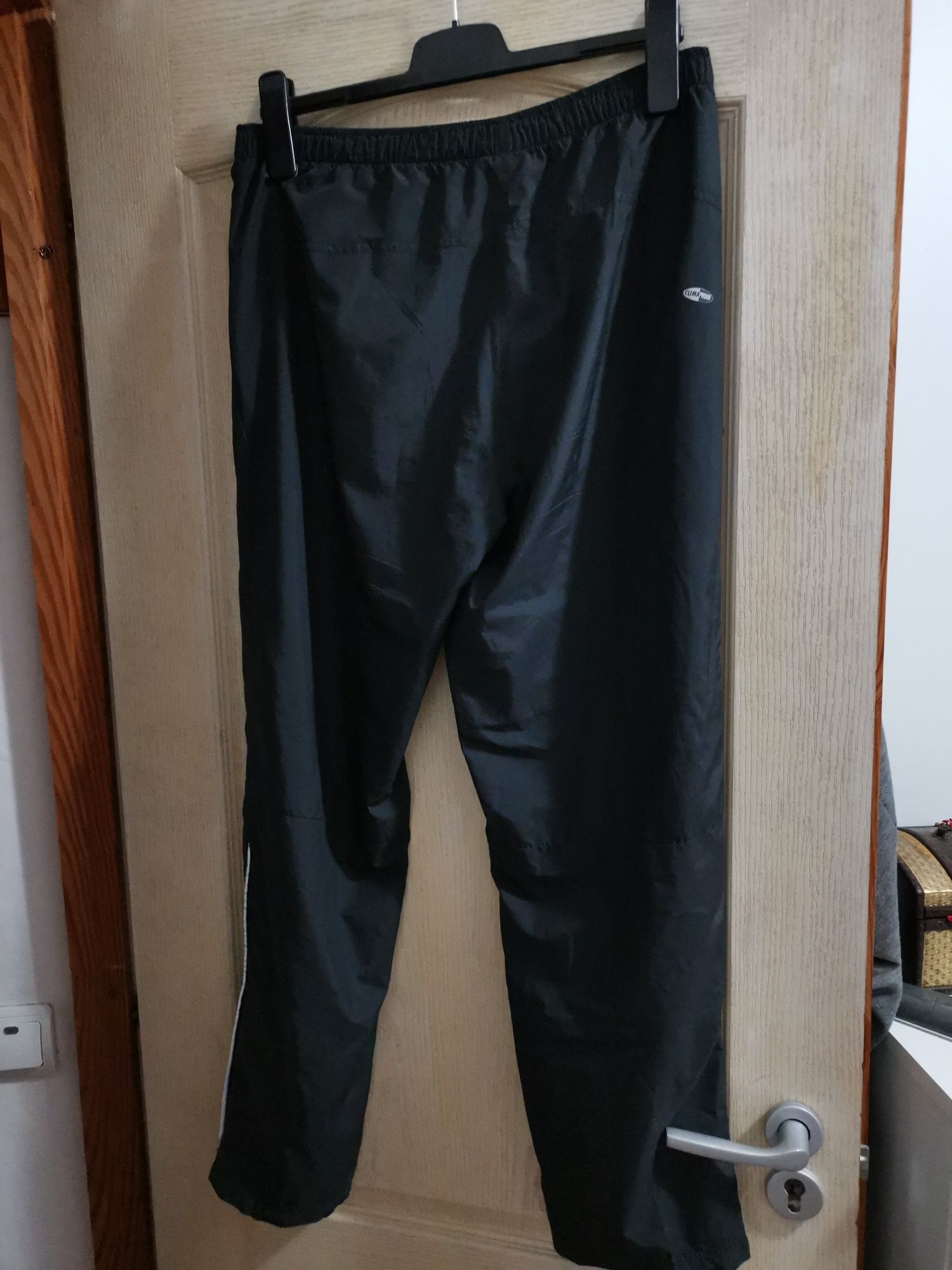 Pantaloni Adidas Climaproof barbati masura M/ 14