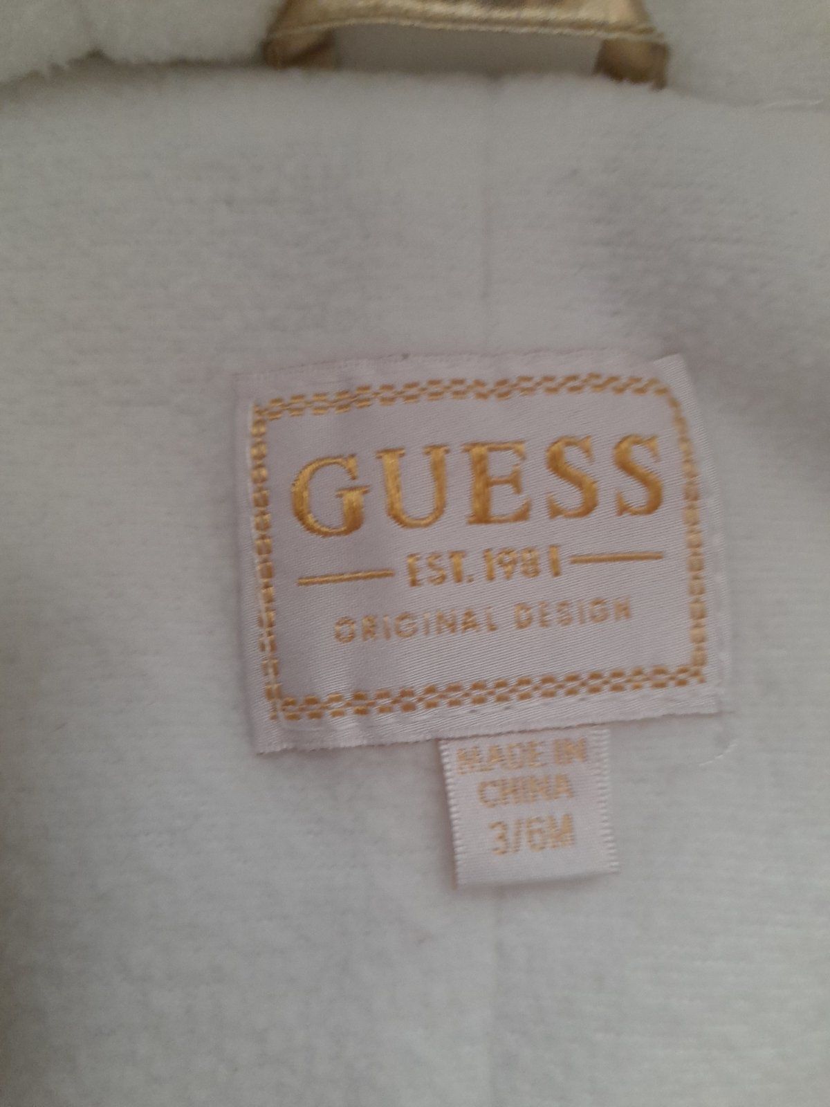 Запазен бебешки космонавт Guess 3-6м.